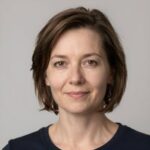 Профессиональный портрет уверенного бизнесмена в студийном освещении для сайта компании Кылбаков Менеджмент